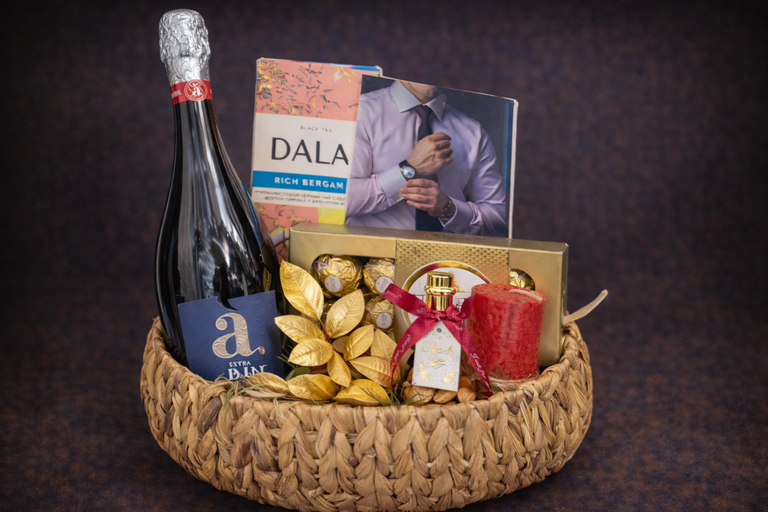 Cadou pentru El „Nr. 7” - Coș Cadou cu Spumant, Praline și Lumânare Premium delligiftshop.md