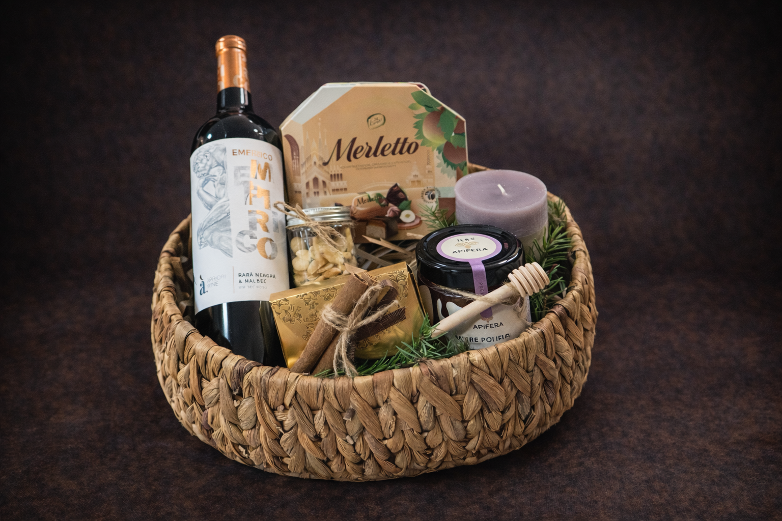 Gift box cu vin și delicii  delligiftshop.md