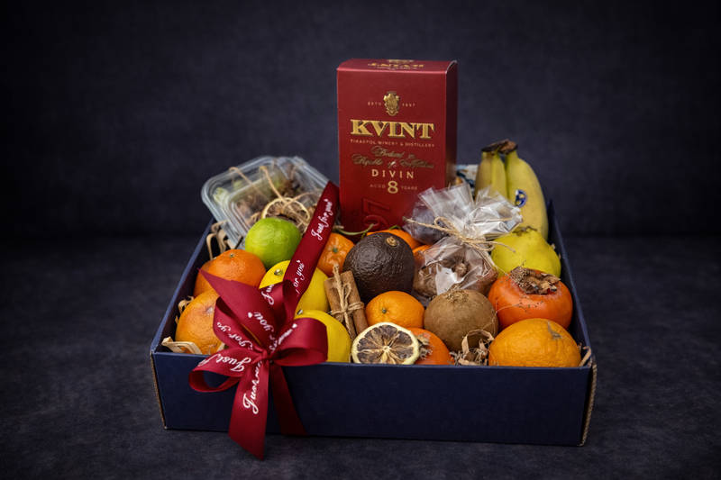 Gift box cu vin și delicii  delligiftshop.md