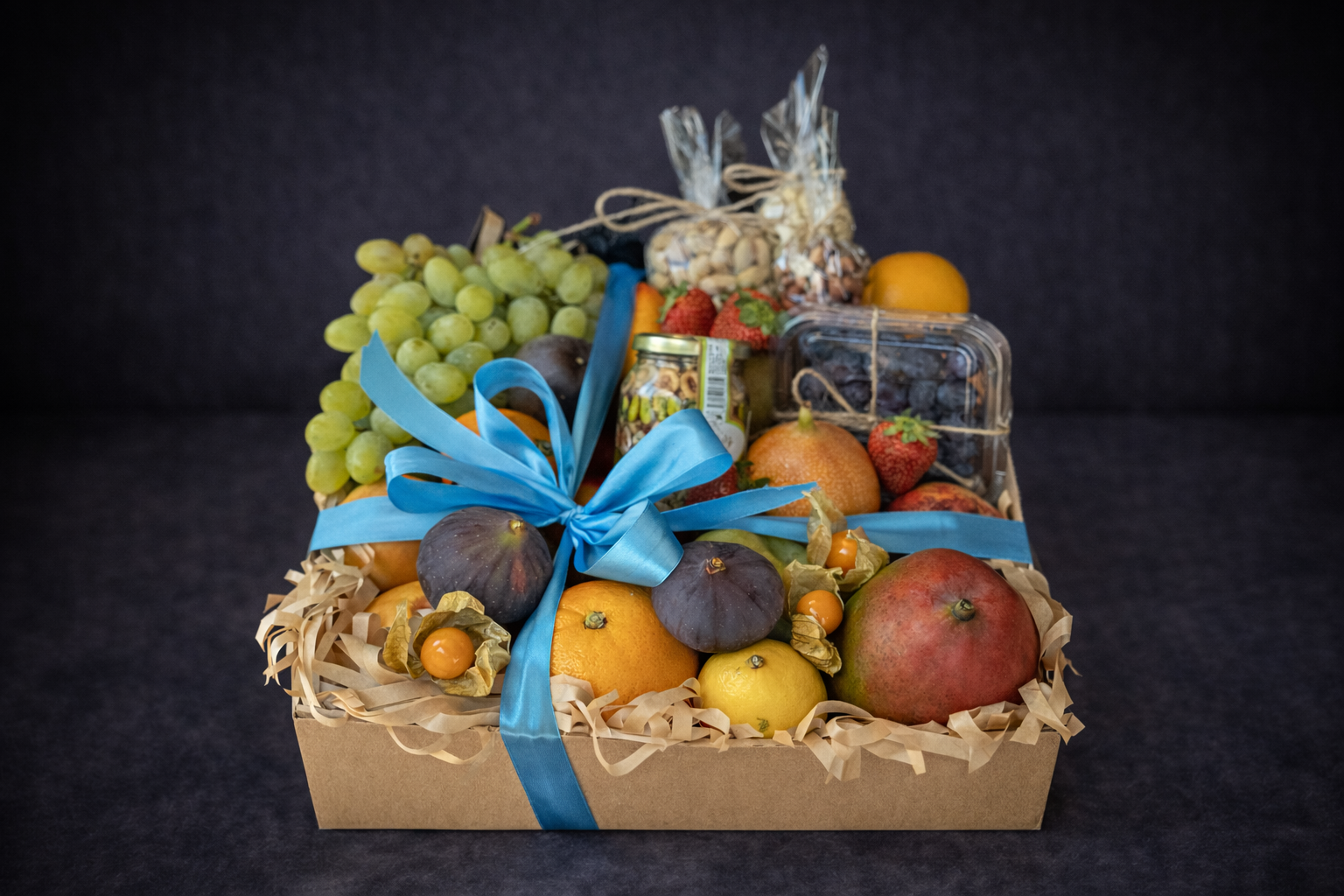 Gift box cu vin și delicii  delligiftshop.md
