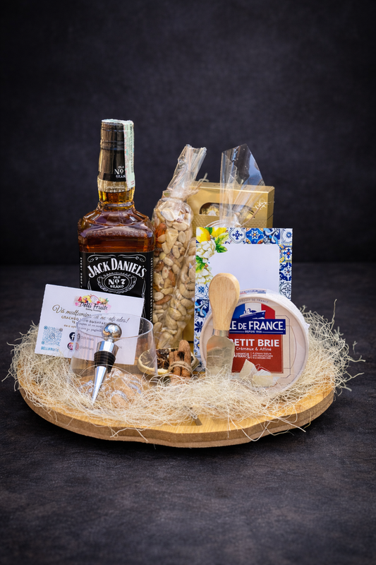 Gift box cu vin și delicii  delligiftshop.md