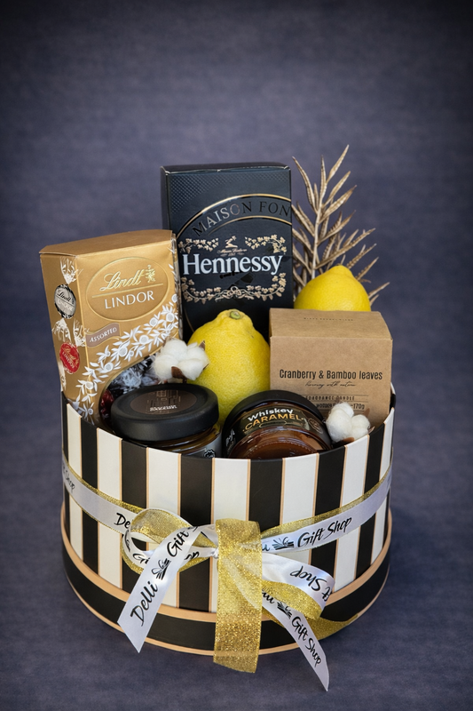 Gift box cu vin și delicii  delligiftshop.md