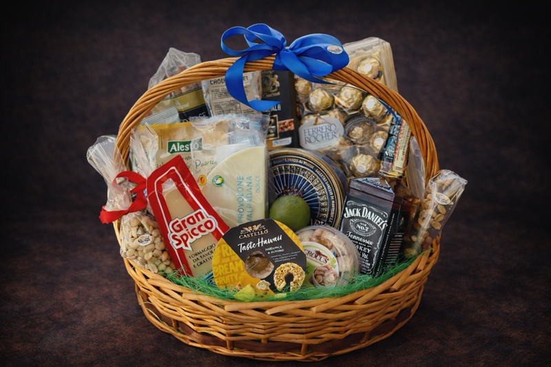 Gift box cu vin și delicii  delligiftshop.md