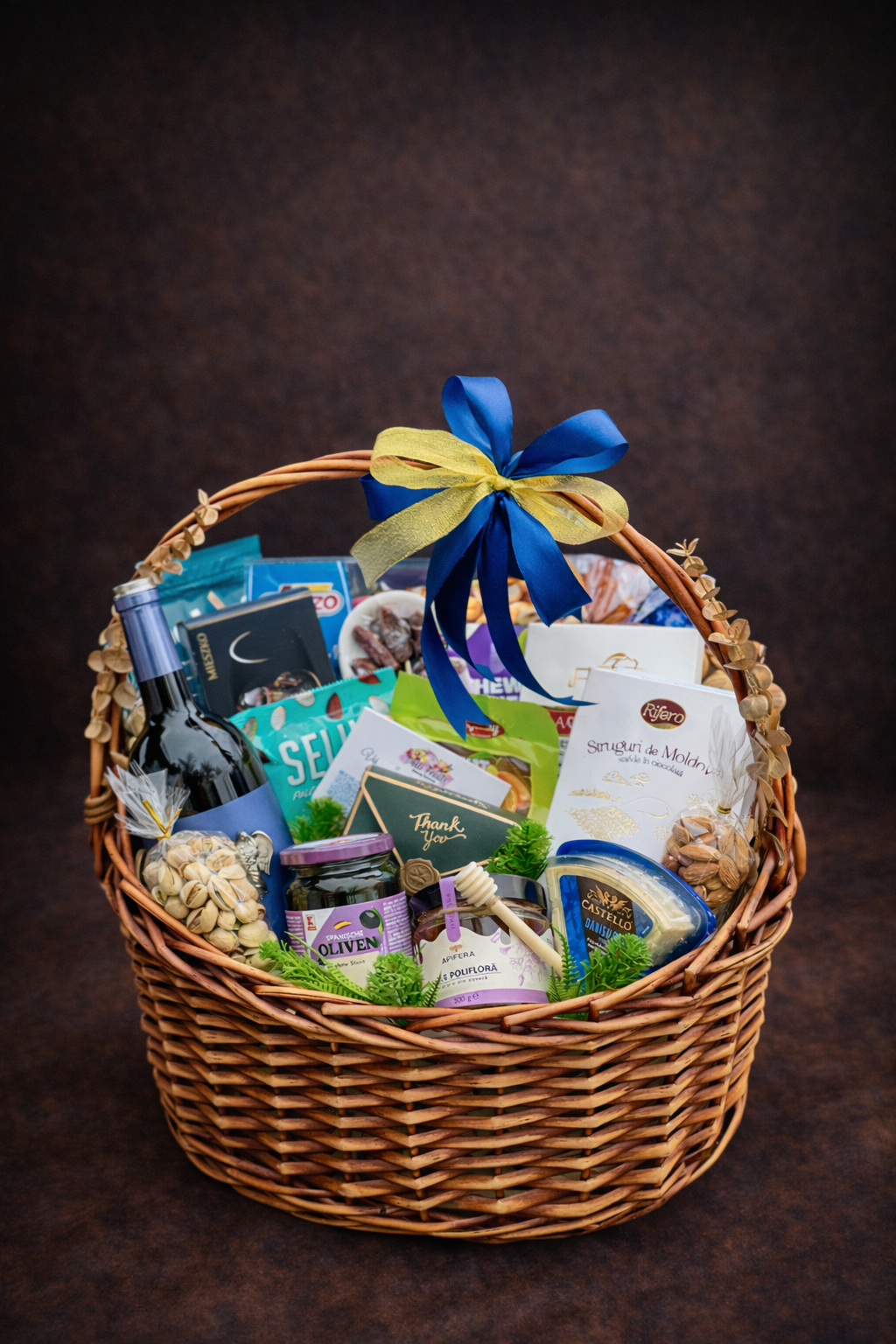 Gift box cu vin și delicii  delligiftshop.md