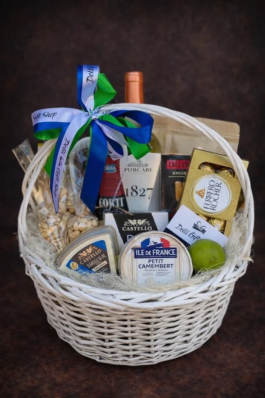 Gift box cu vin și delicii  delligiftshop.md