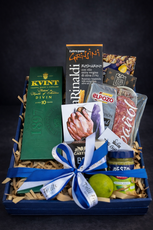 Gift box cu vin și delicii  delligiftshop.md