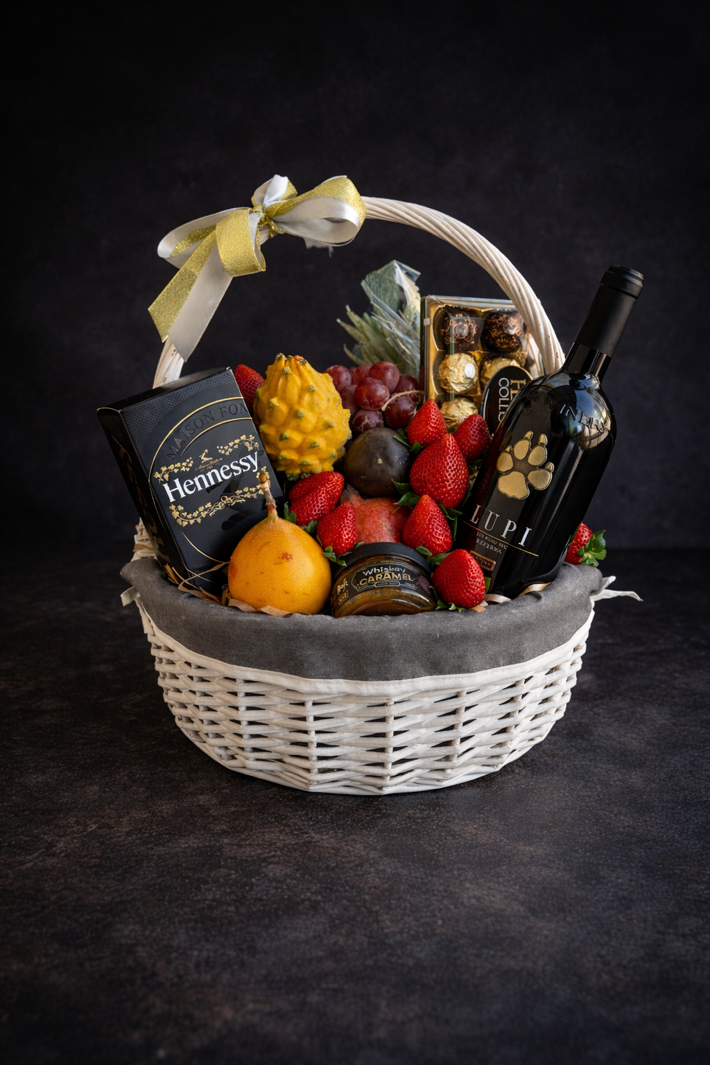 Gift box cu vin și delicii  delligiftshop.md