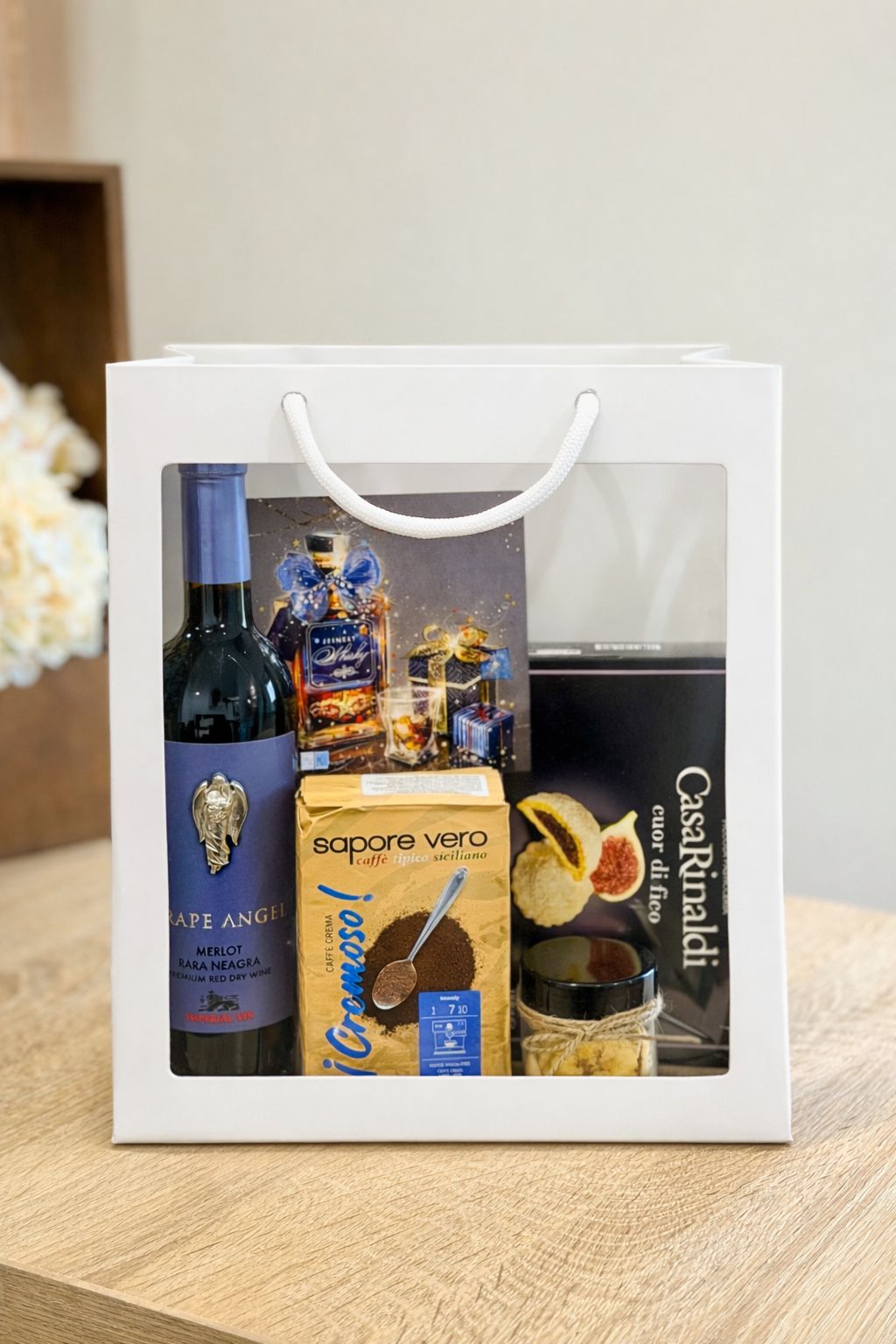 Cadou pentru Bărbați „Nr. 57” - Set Cadou cu Vin Grape Angel, Cafea Italiană și Biscuiți delligiftshop.md