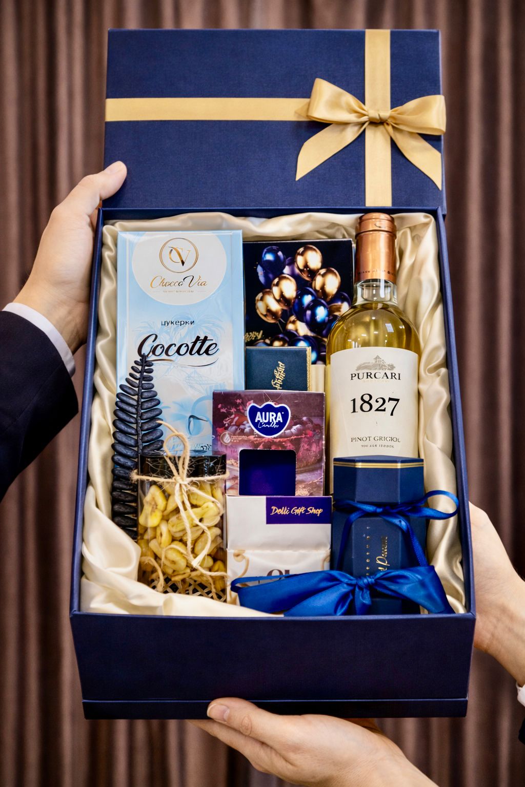 Cadou pentru Bărbați „Nr. 58” - Cutie Premium cu Vin Purcari Mini și Dulciuri delligiftshop.md