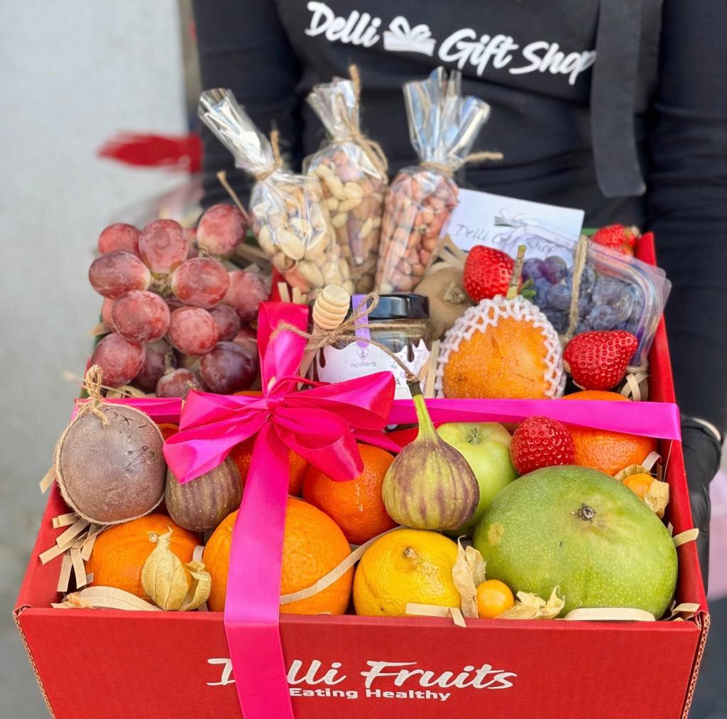 Cadou cu fructe „Nr. 33” — Box „Exotic Fruit & Nuts” delligiftshop.md