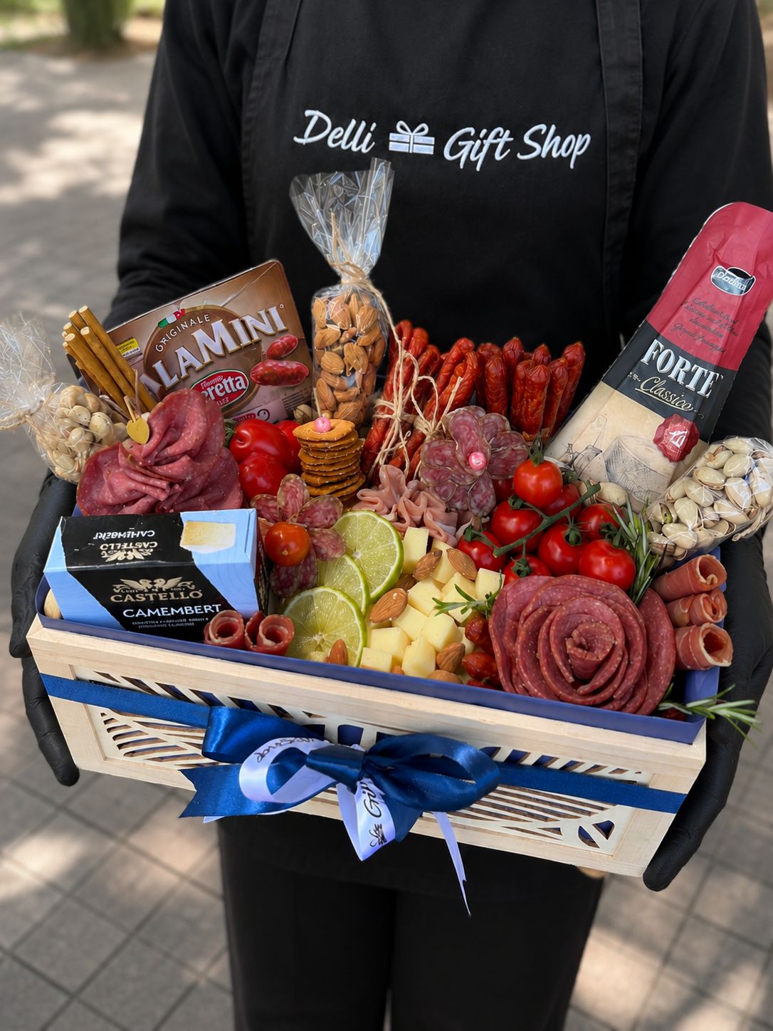 Cadou pentru Bărbați Nr. 67 — Gourmet Selection cu Mezeluri și Cașcavaluri Fine delligiftshop.md