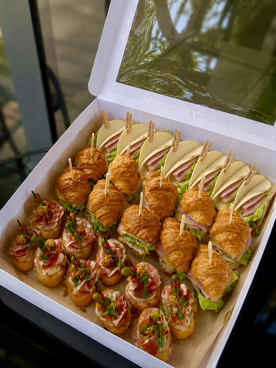 Platou Gourmet Nr. 13 — Mini Sandwiches & Bruschettas delligiftshop.md